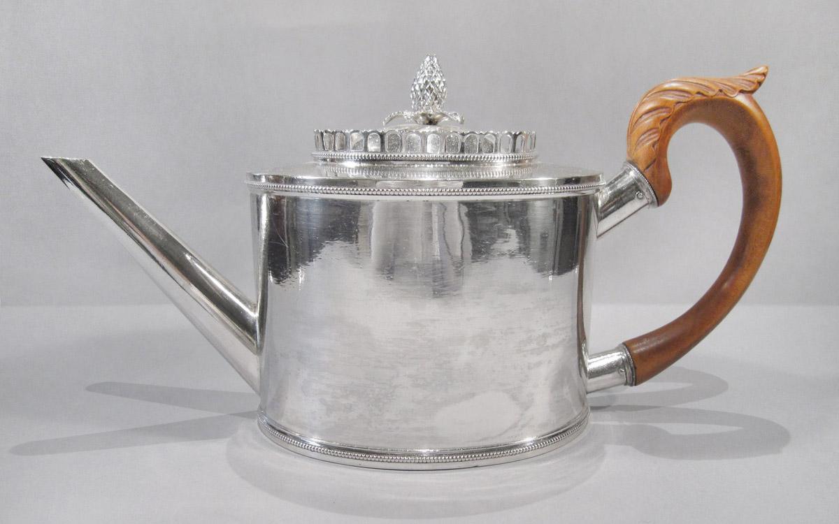 1957.0822 A, B Teapot, side 2