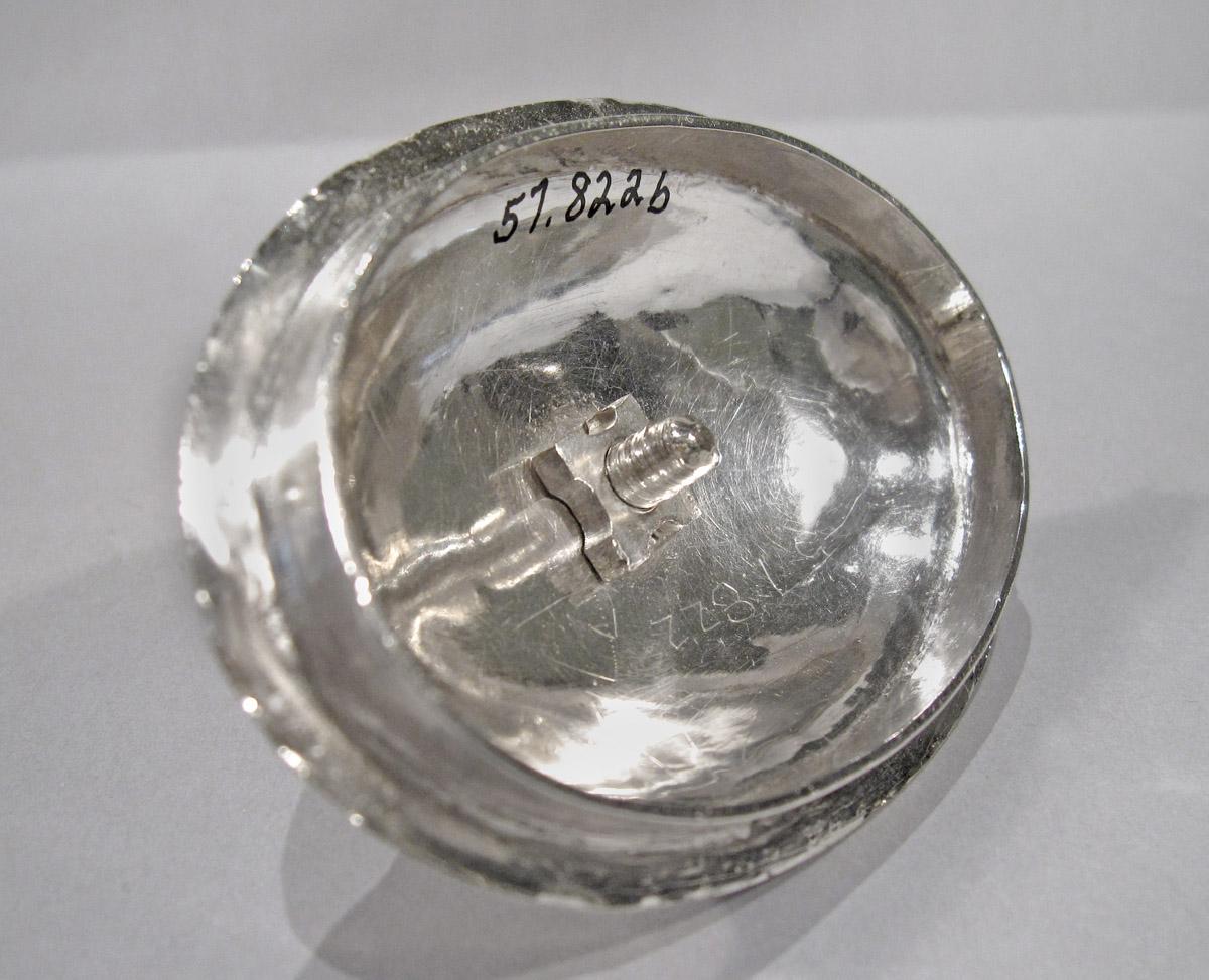 1957.0822 B Teapot lid, underside