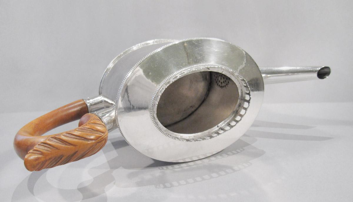 1957.0822 A Teapot, upper surface and interior