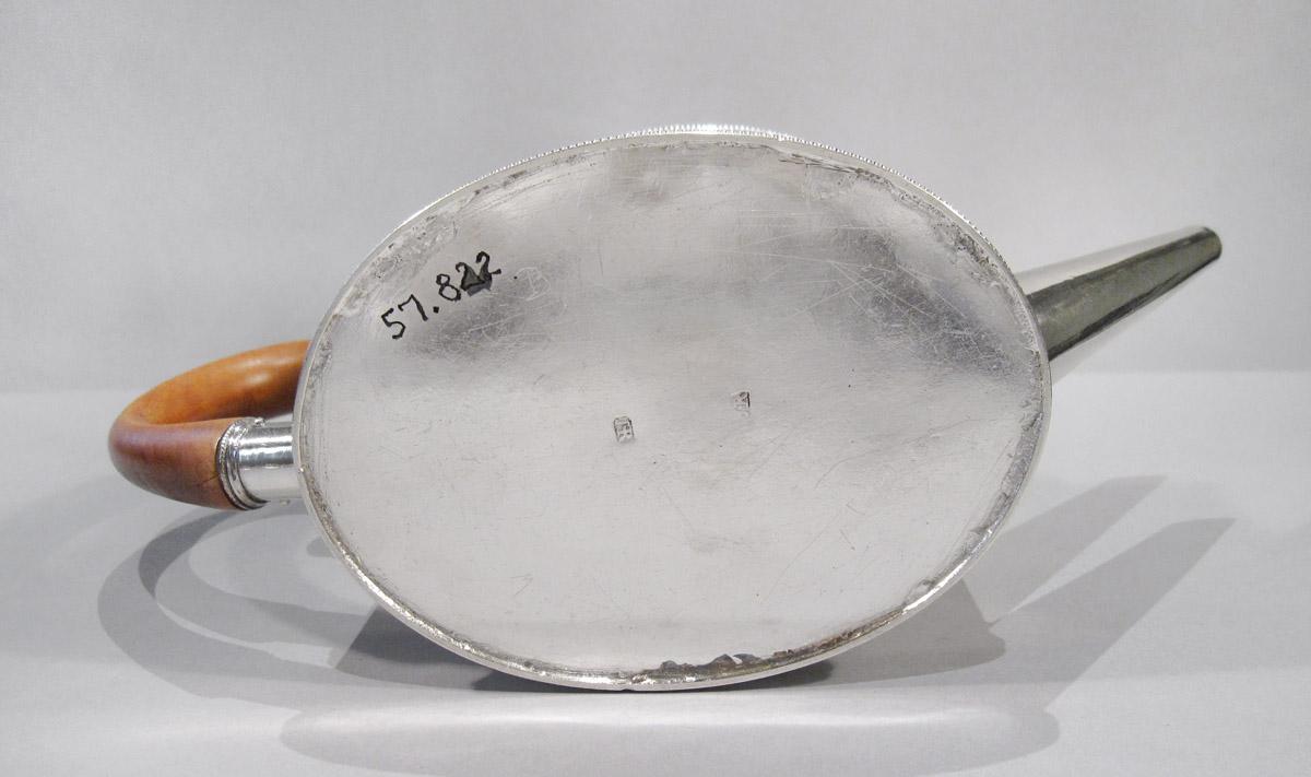 1957.0822 A Teapot, underside