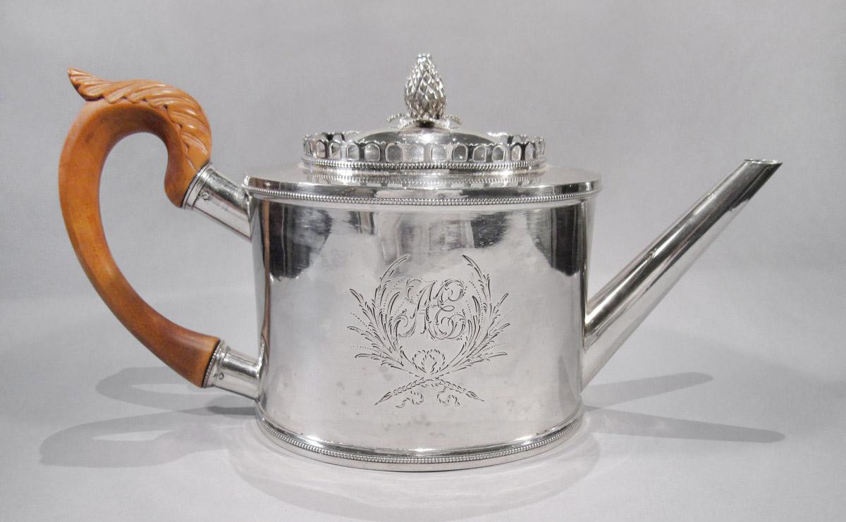 1957.0823 A, B Teapot, side 1
