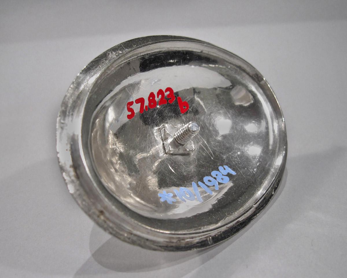 1957.0823 B Teapot lid, underside