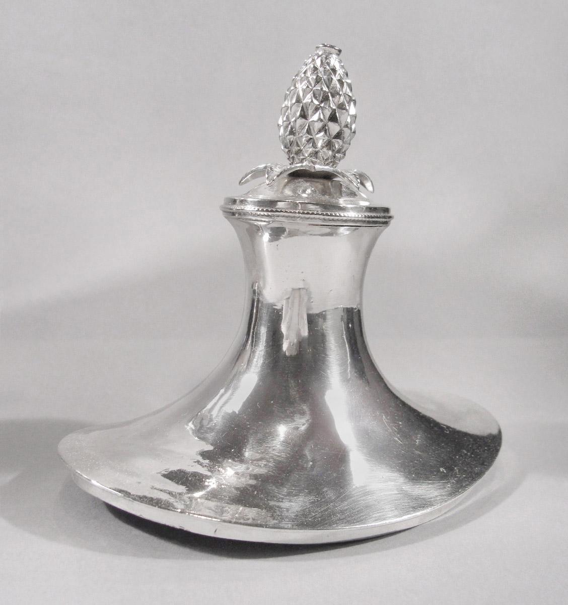 1957.0825 A Coffee pot lid
