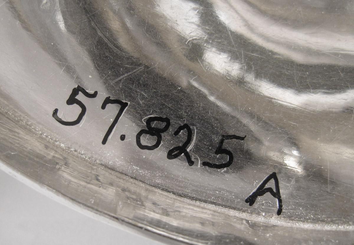 1957.0825 A Coffee pot lid, inscription