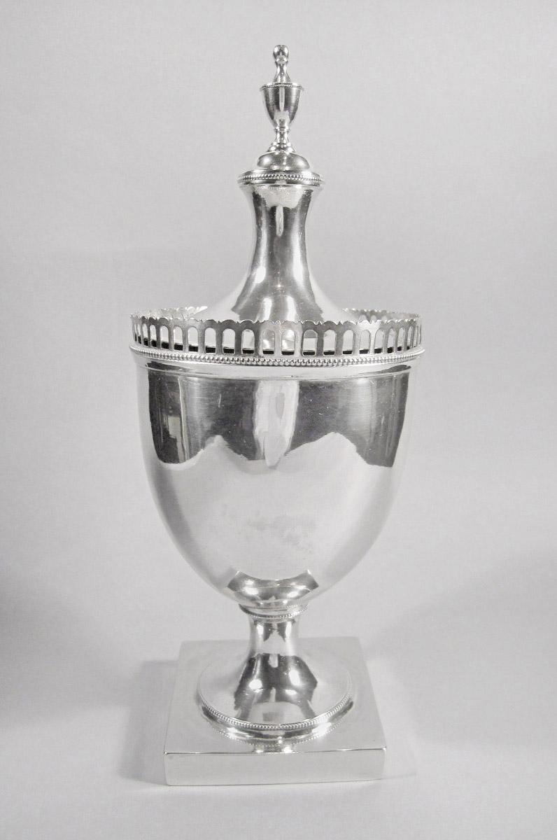 1957.0827 A, B Sugar bowl, side 2