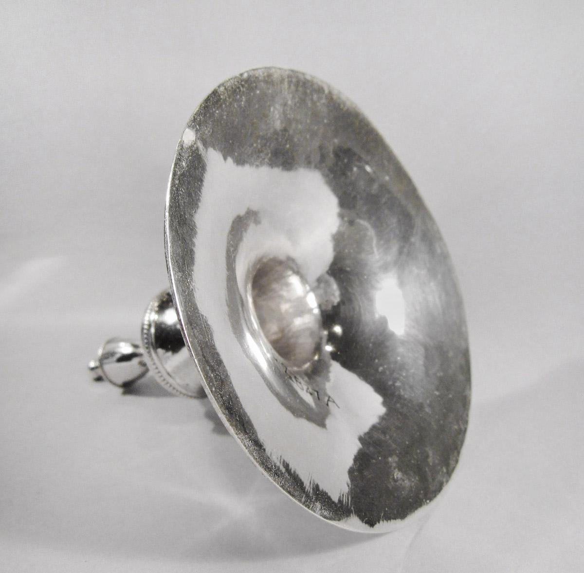1957.0827 A Sugar bowl lid, underside