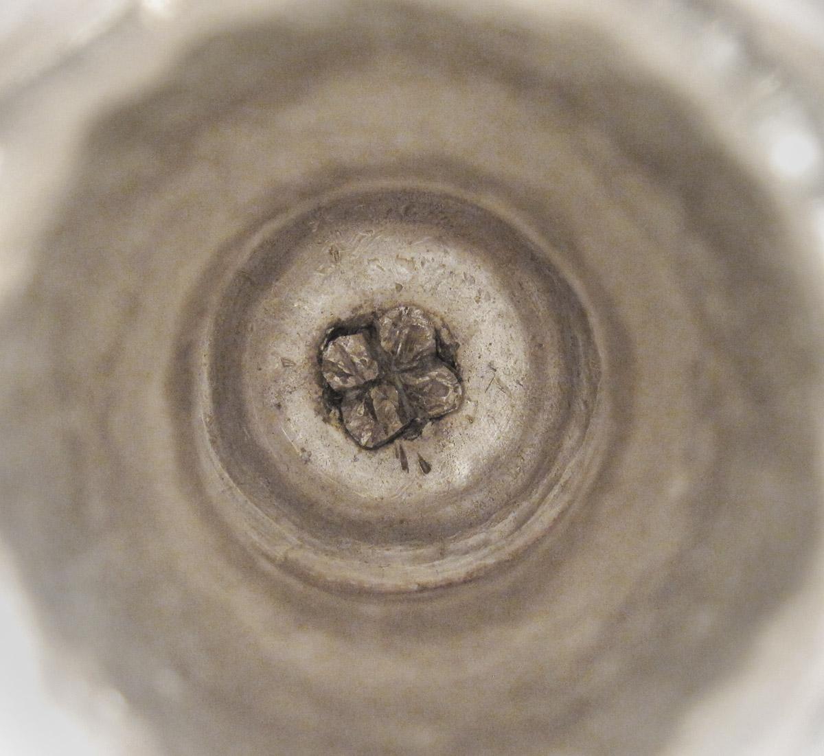 1957.0827 A Sugar bowl lid, detail