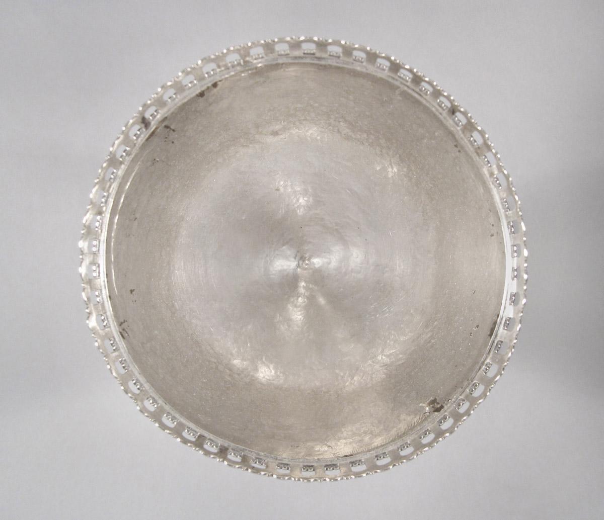 1957.0827 B Sugar bowl, interior