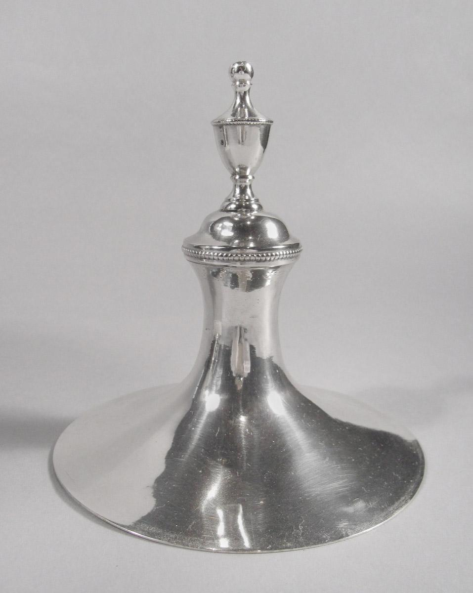 1957.0827 A Sugar bowl lid