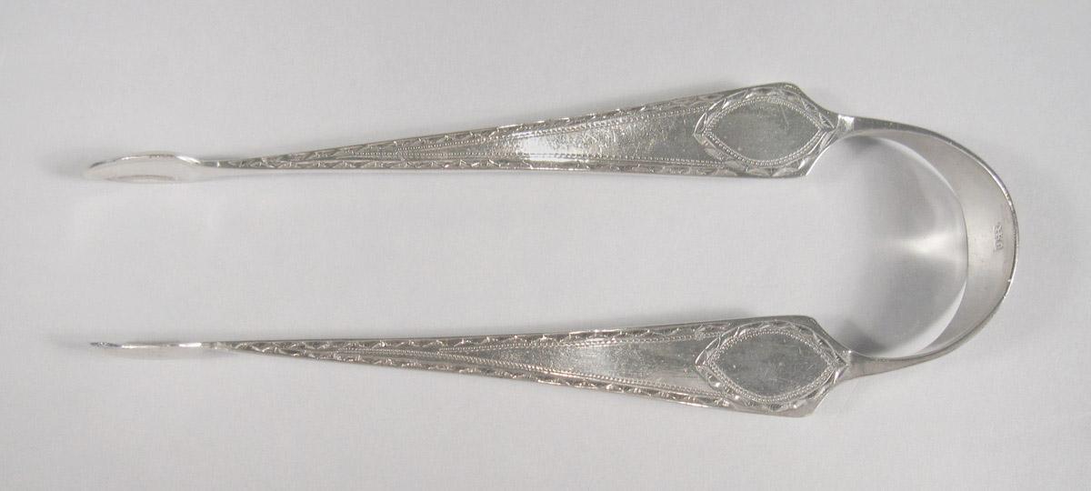 1957.0828 Tongs, side 1