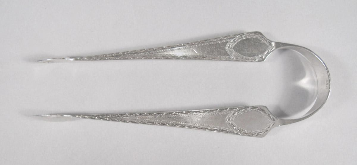 1957.0828 Tongs, side 2