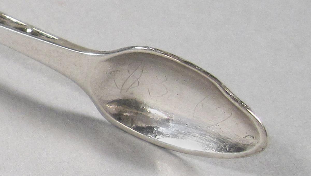 1957.0828 Tongs, inscription 2