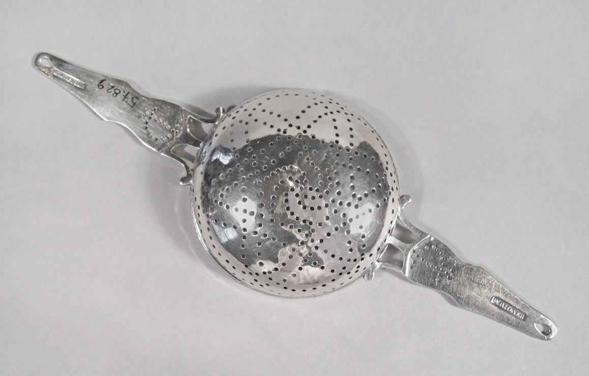 1957.0829 Strainer, underside