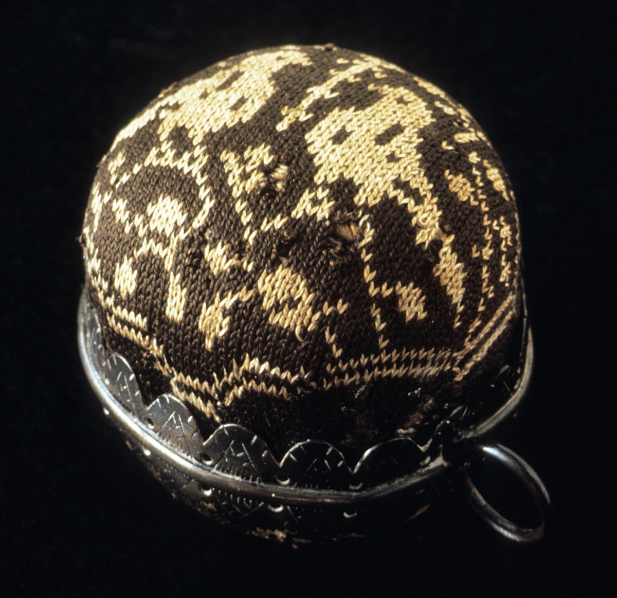 1952.0281 Pincushion