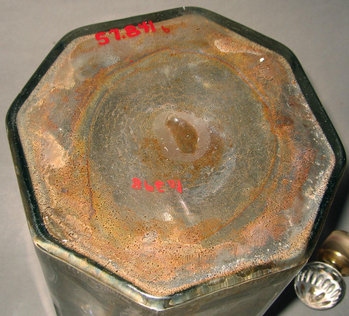1957.0841 B Glass case bottle (underside)