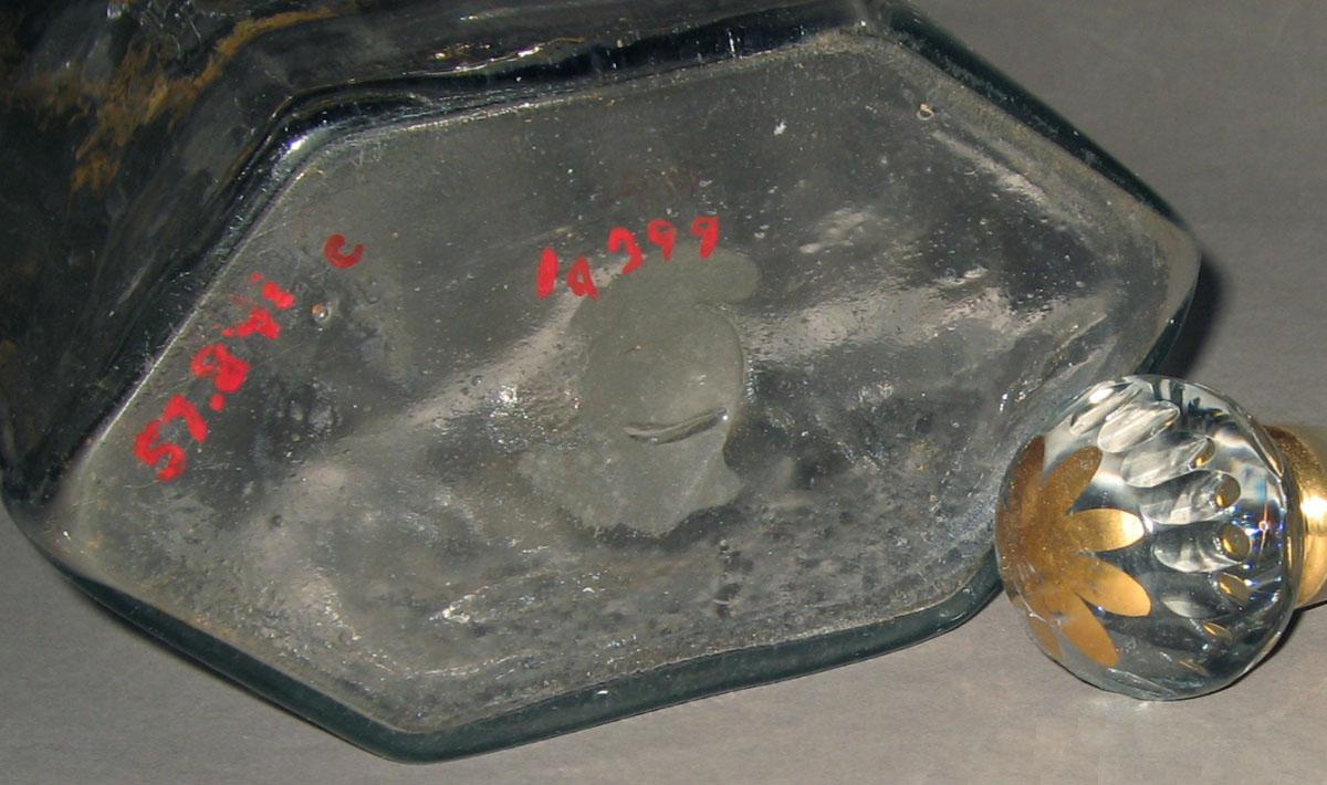 1957.0841 C Glass case bottle (underside)