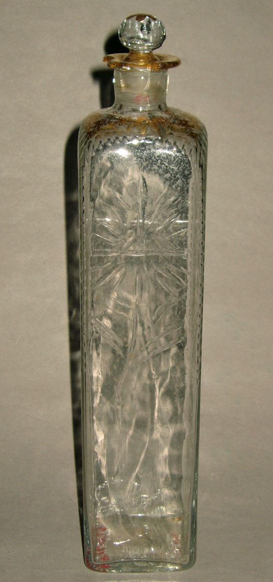 1957.0841 H, HH Glass case bottle