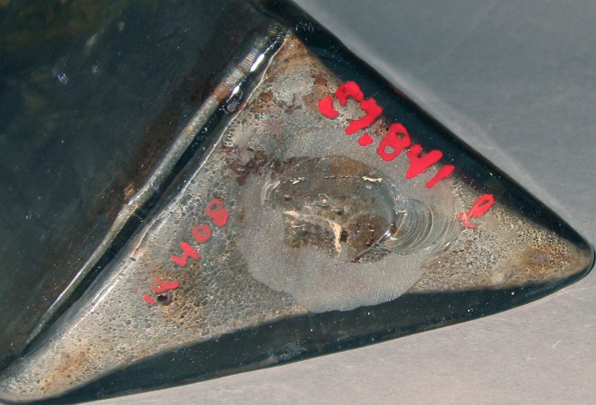 1957.0841 L Glass case bottle (underside)