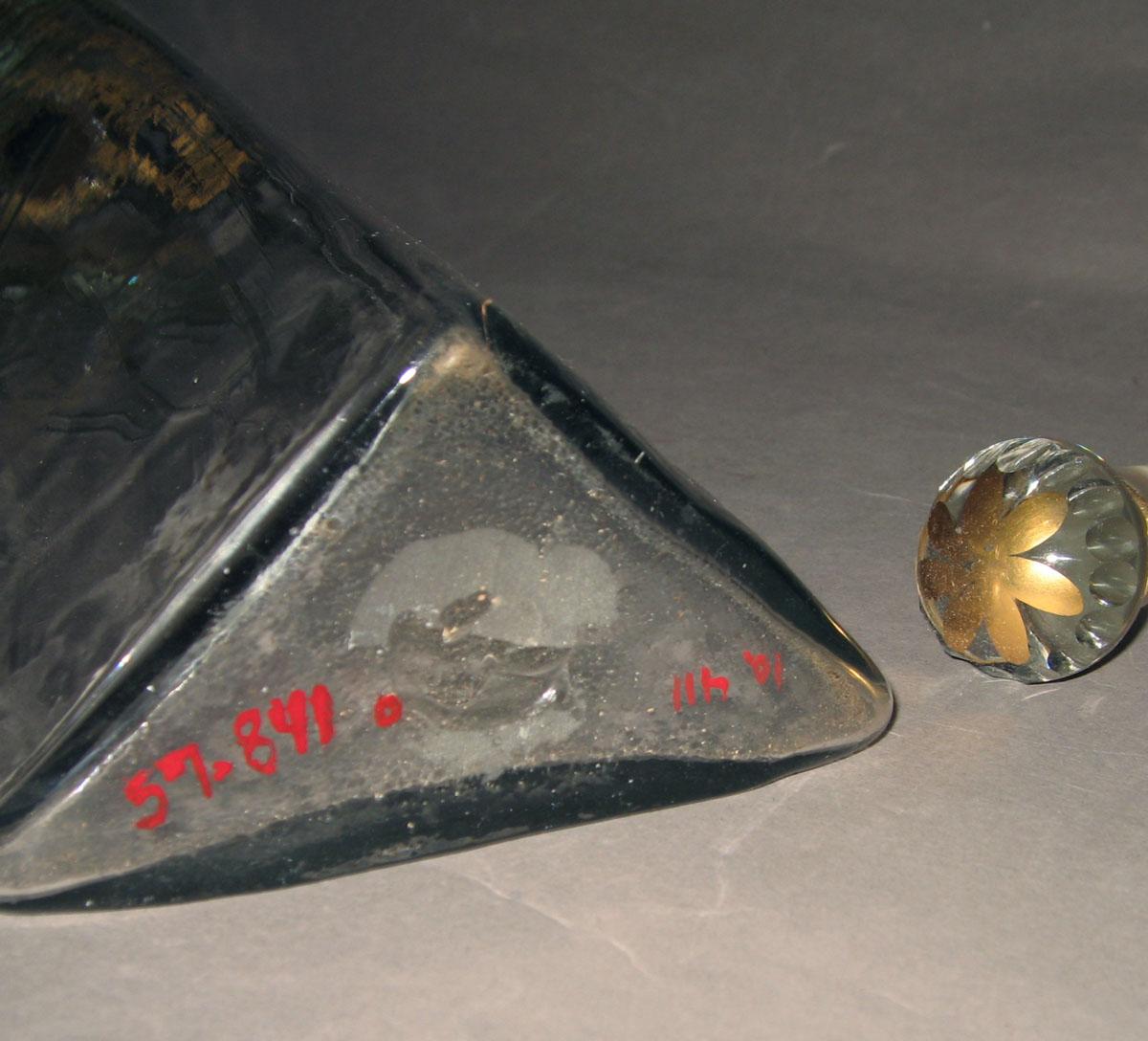 1957.0841 O, OO Glass case bottle and stopper (detail)