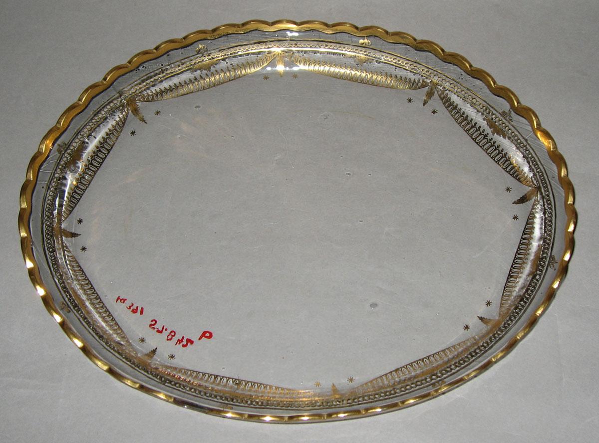 1957.0842 B Glass tray