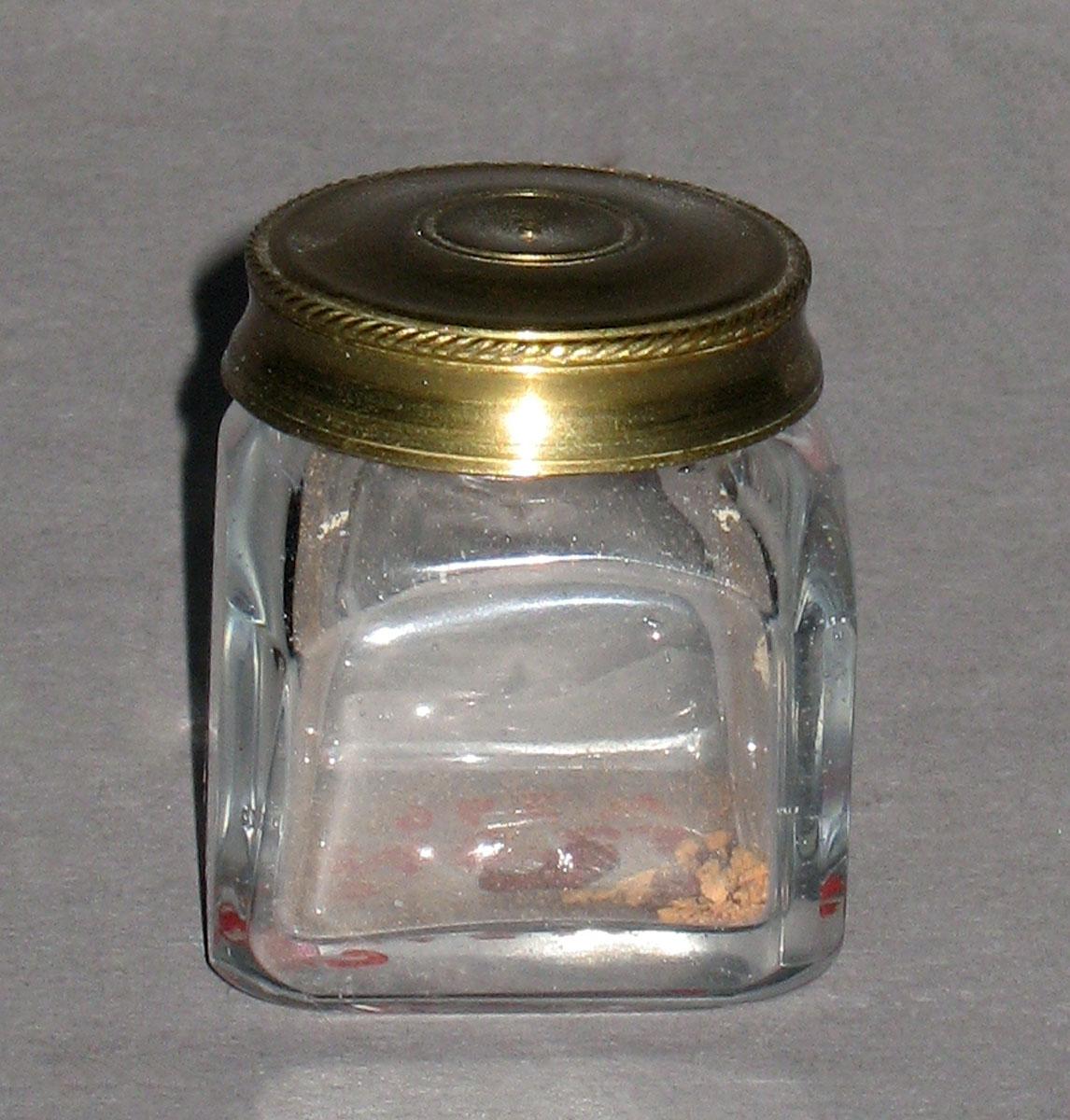 1957.0842 C Glass bottle