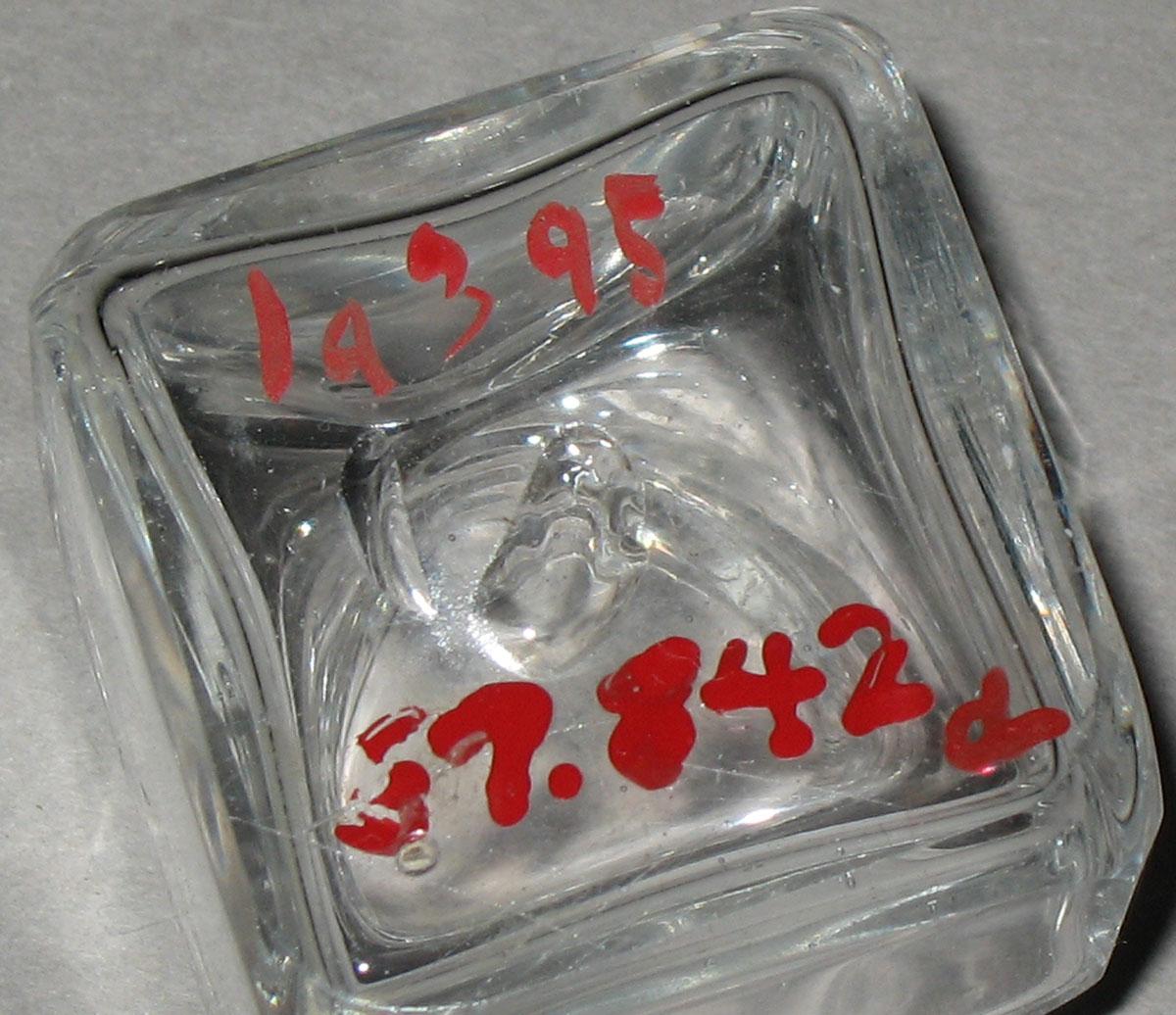 1957.0842 D Glass bottle (underside)