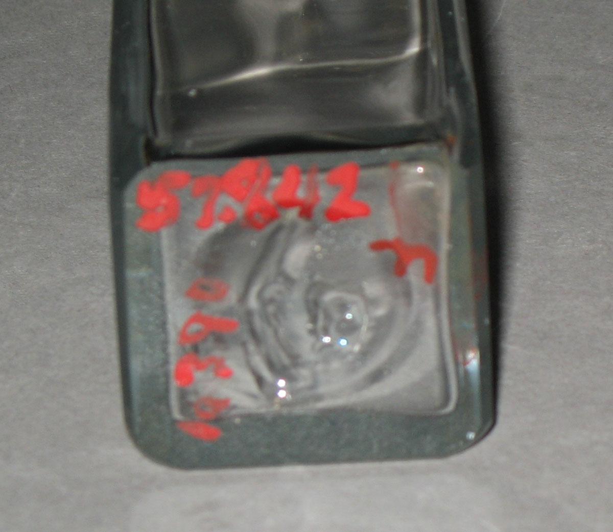 1957.0842 N Glass bottle (underside)