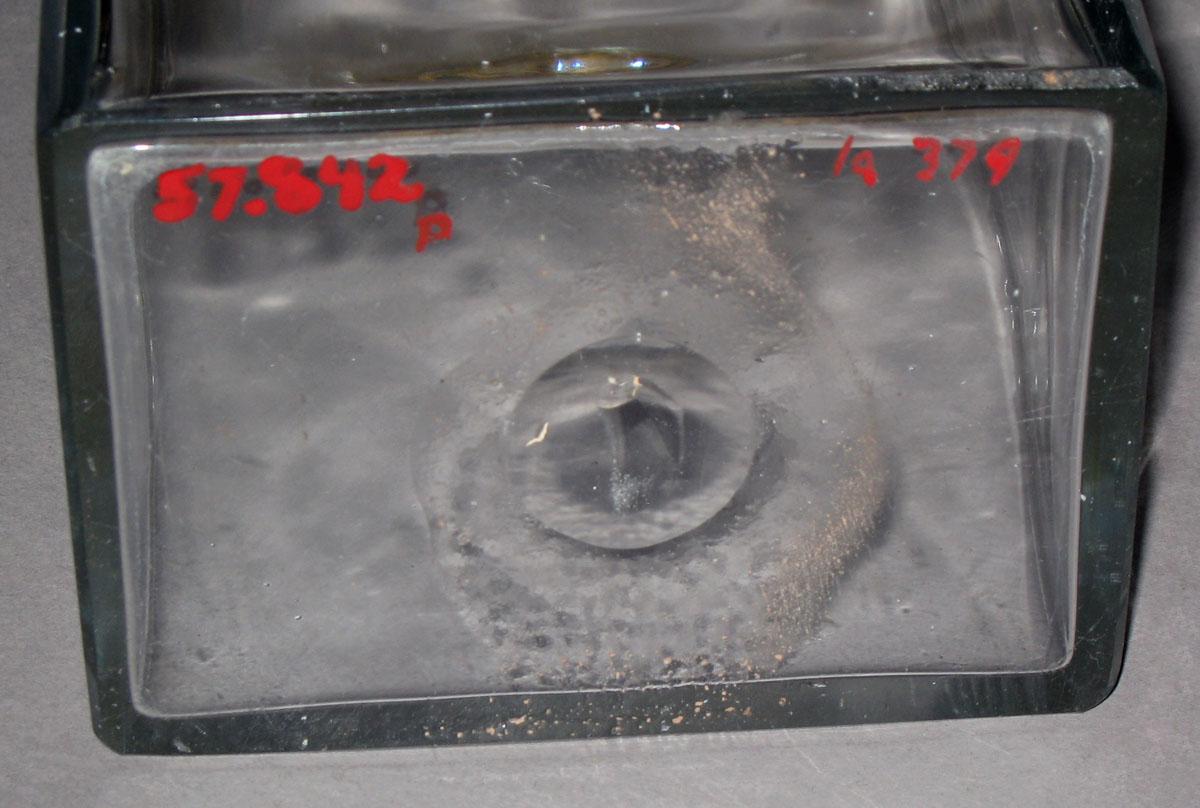 1957.0842 P Glass case bottle (underside)