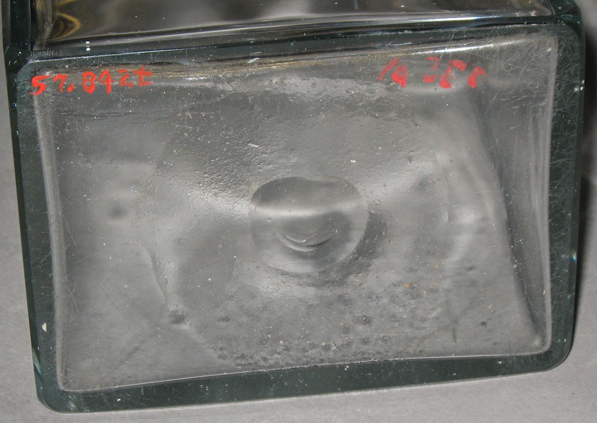 1957.0842 T Glass case bottle (underside)