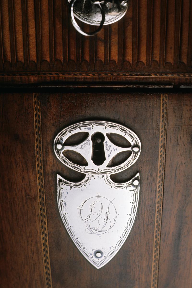 1957.0853 Knife Box, Detail