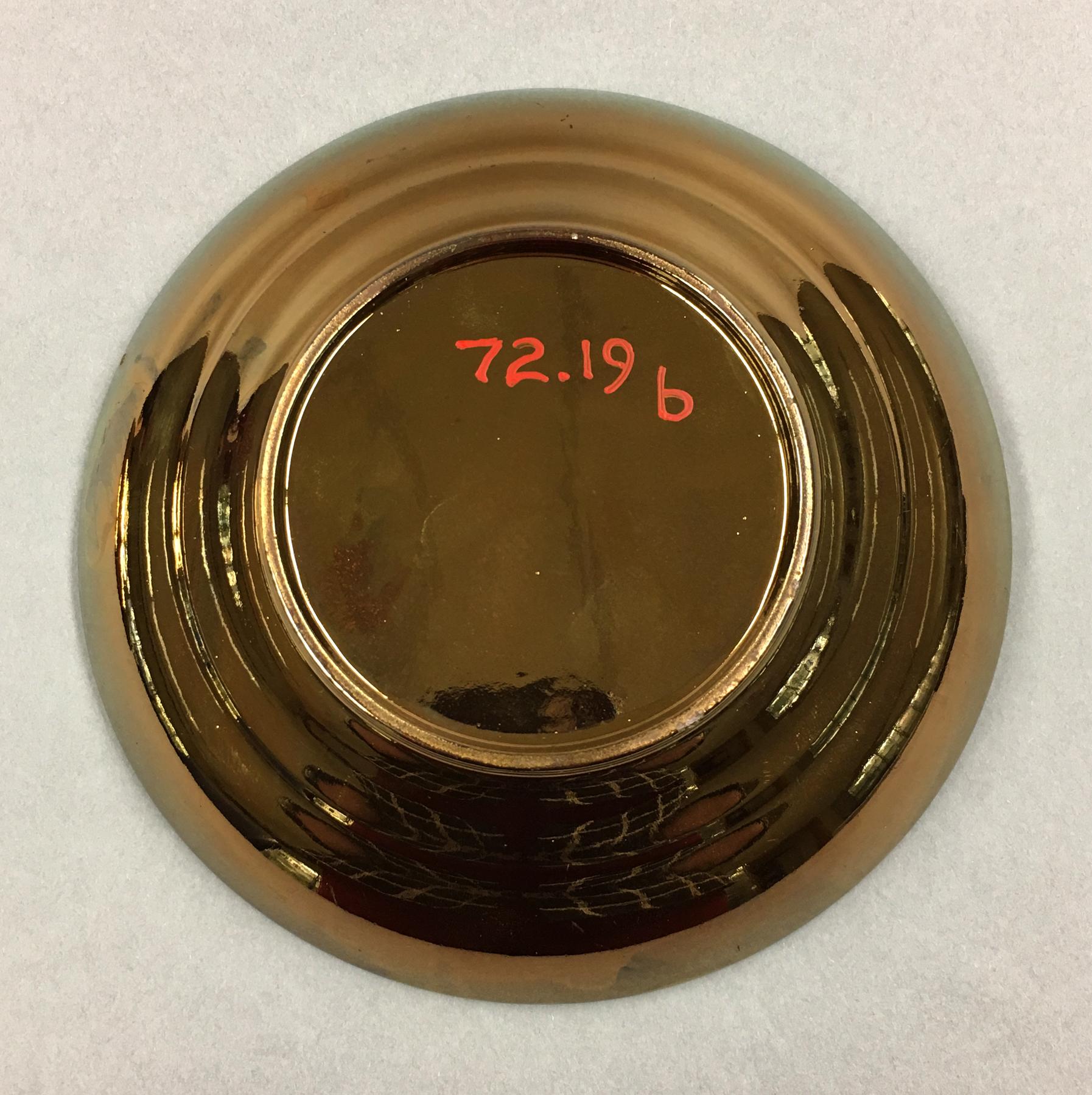 1972.0019 B Lusterware saucer, underside