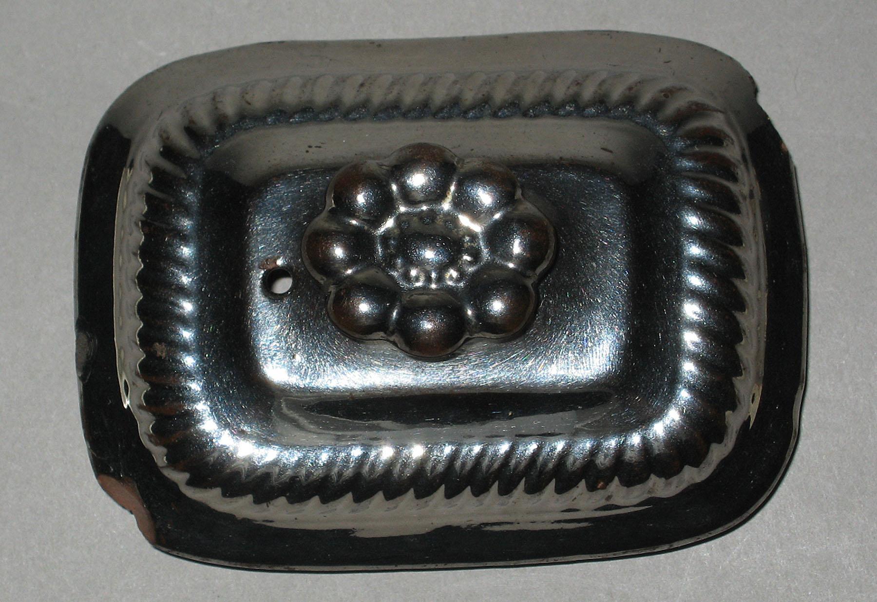 1972.0021 Lusterware teapot lid