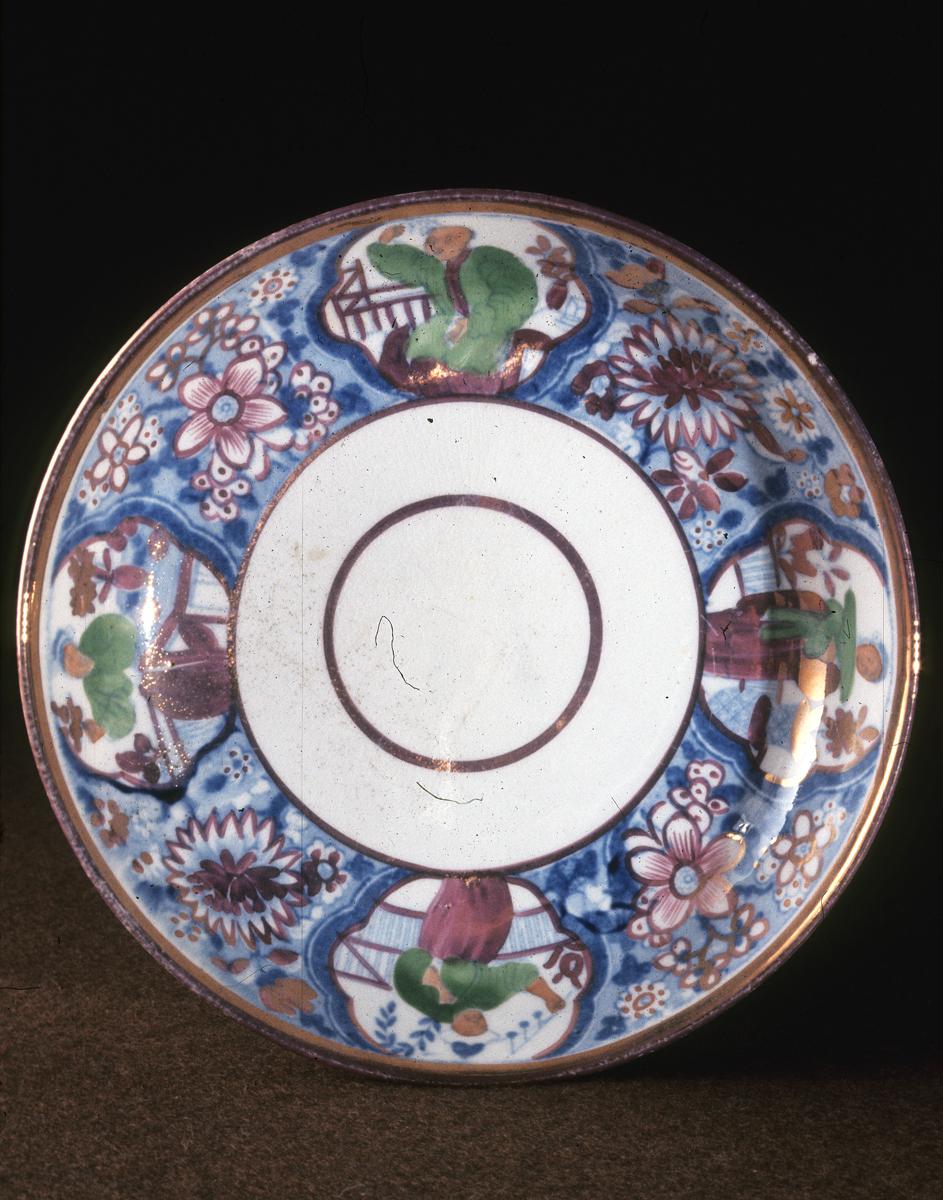 1972.0030 Lusterware Saucer