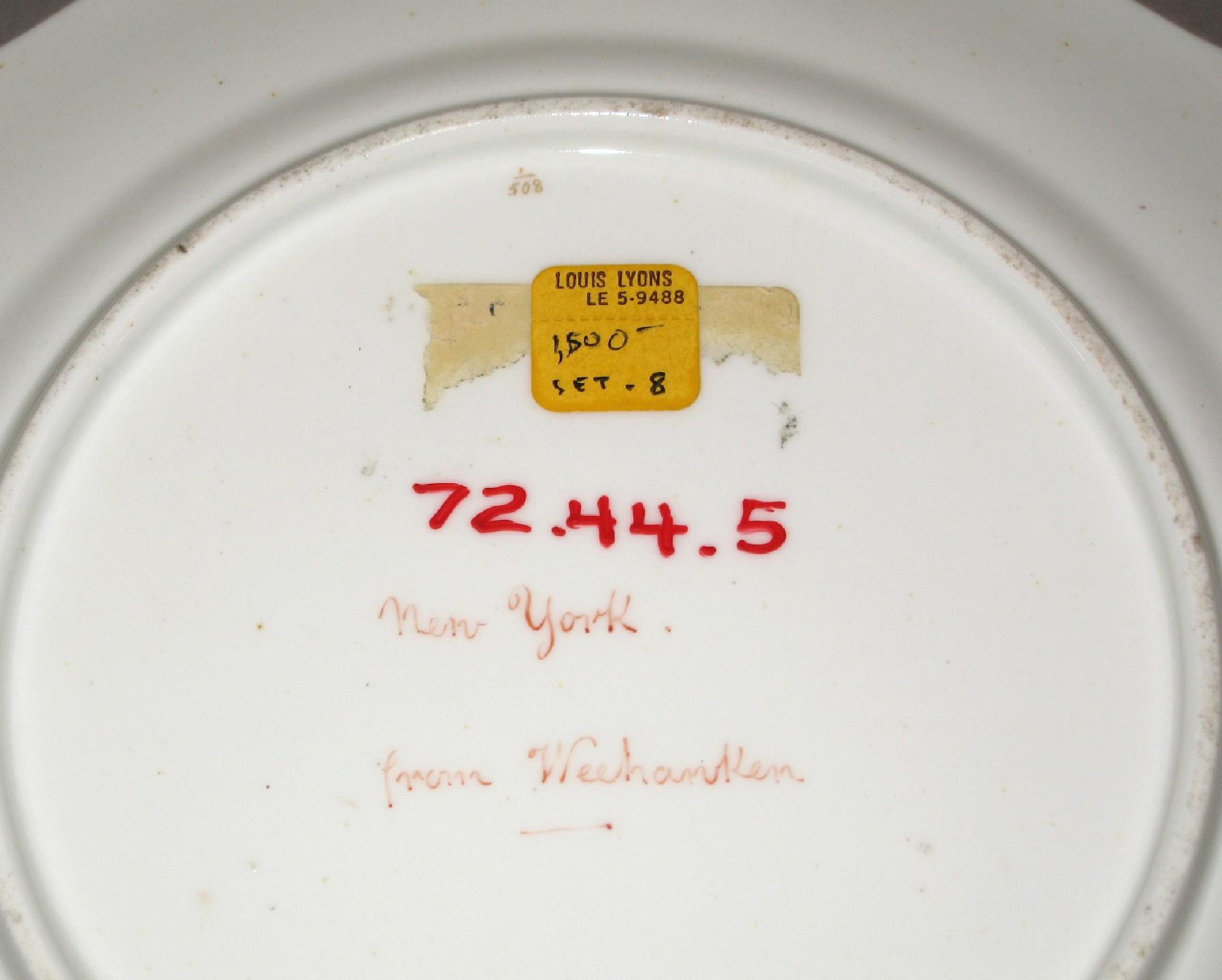 1972.0044.005 Soft-paste porcelain plate (underside)