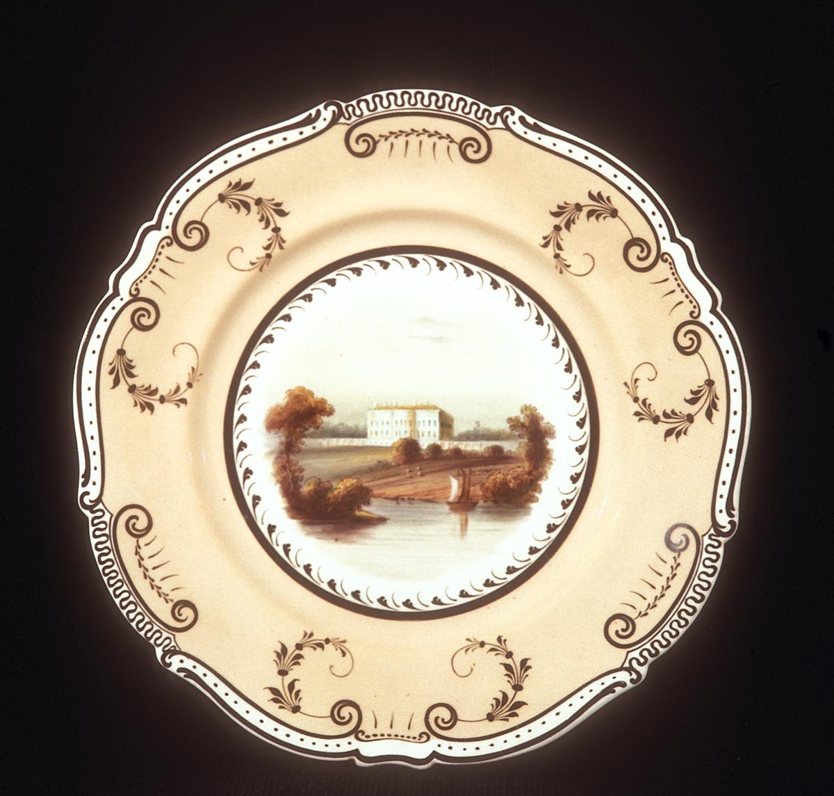 1972.0044.007 Soft-paste porcelain plate