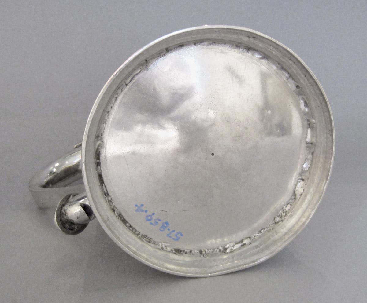 1957.0859.004 Tankard, underside