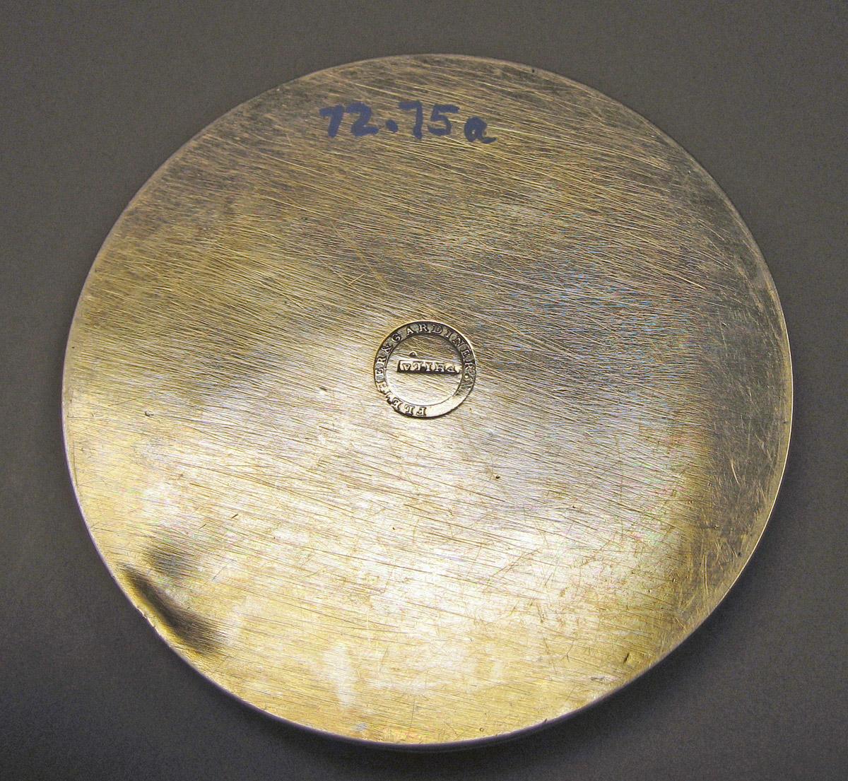 1972.0075 A, B Silver Box underside