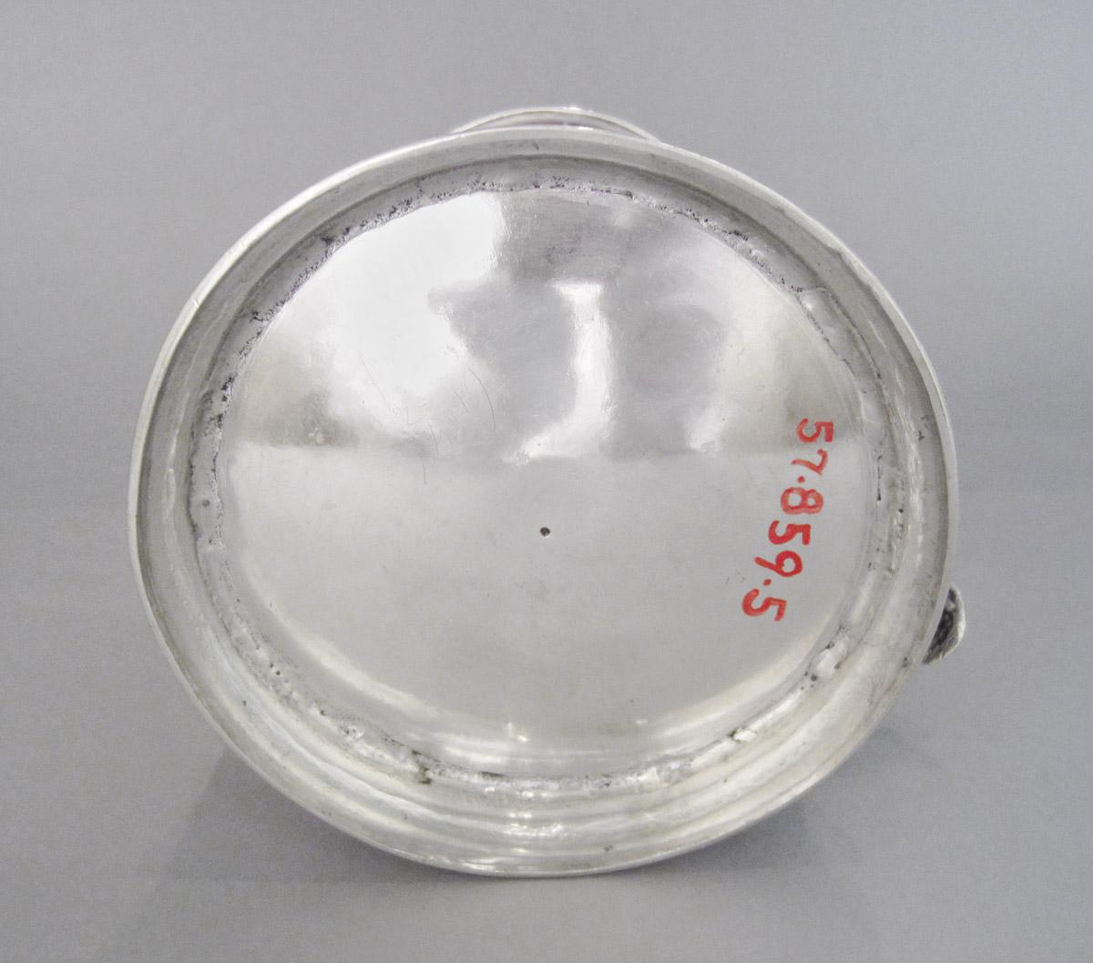 1957.0859.005 Tankard, underside