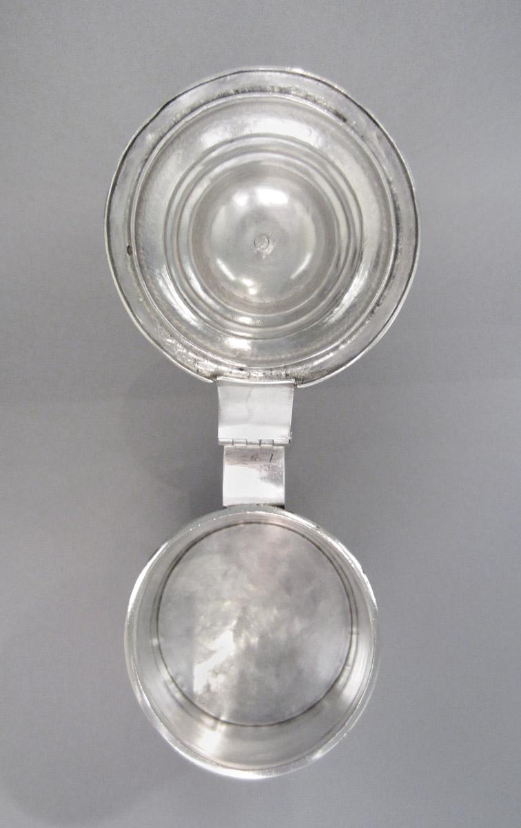 1957.0859.005 Tankard, interior