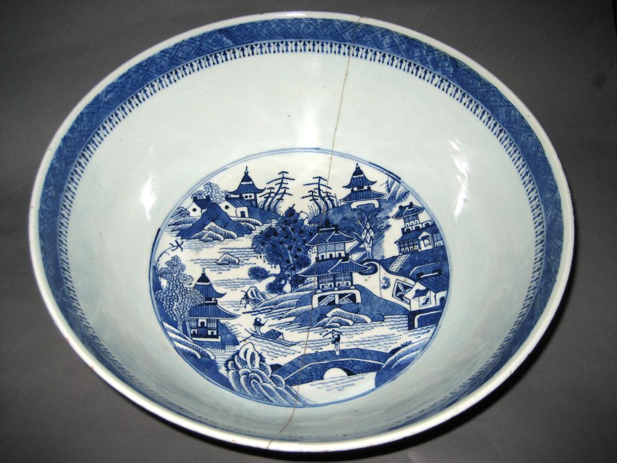 1972.0078 Porcelain Bowl interior