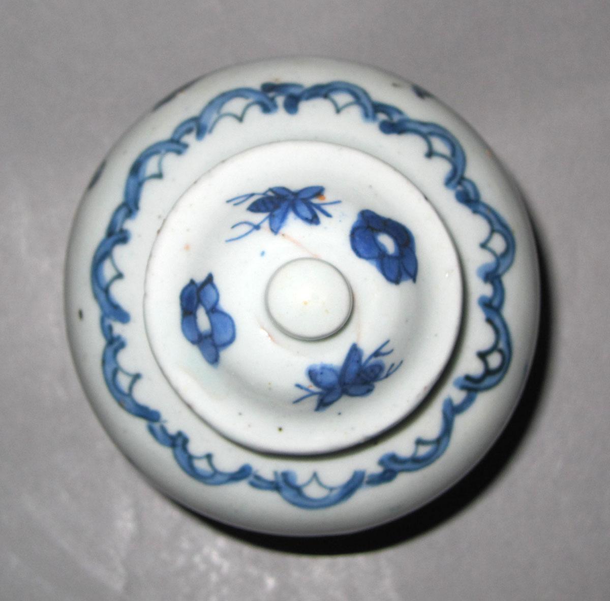 1972.0085 A,B Porcelain jar and cover top