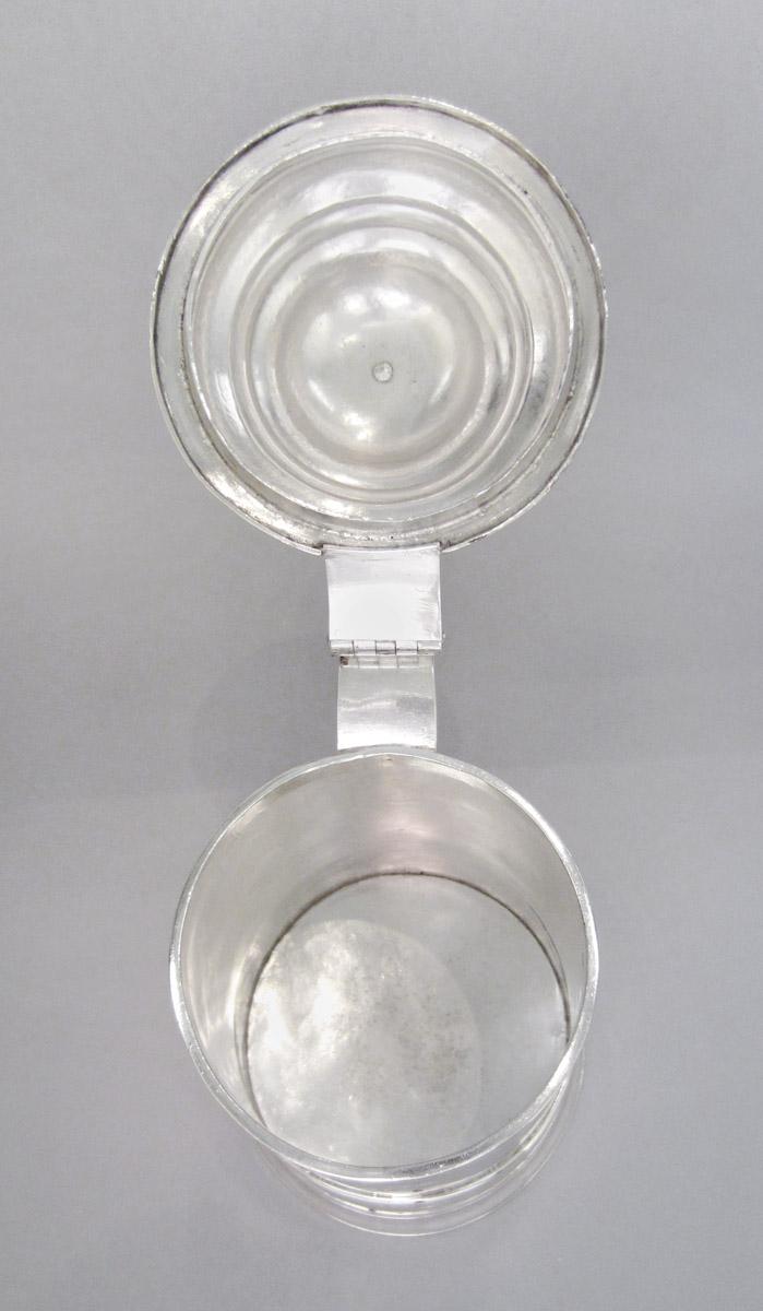 1957.0859.006 Tankard, interior