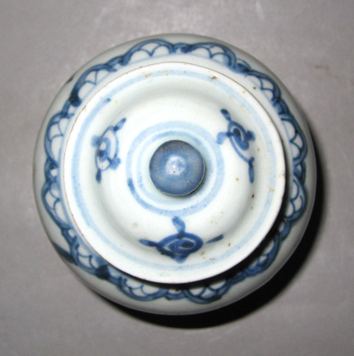 1972.0086 A, .0085 B Porcelain jar and cover top