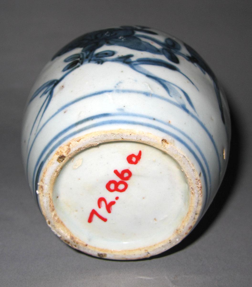 1972.0086 A, Porcelain jar underside