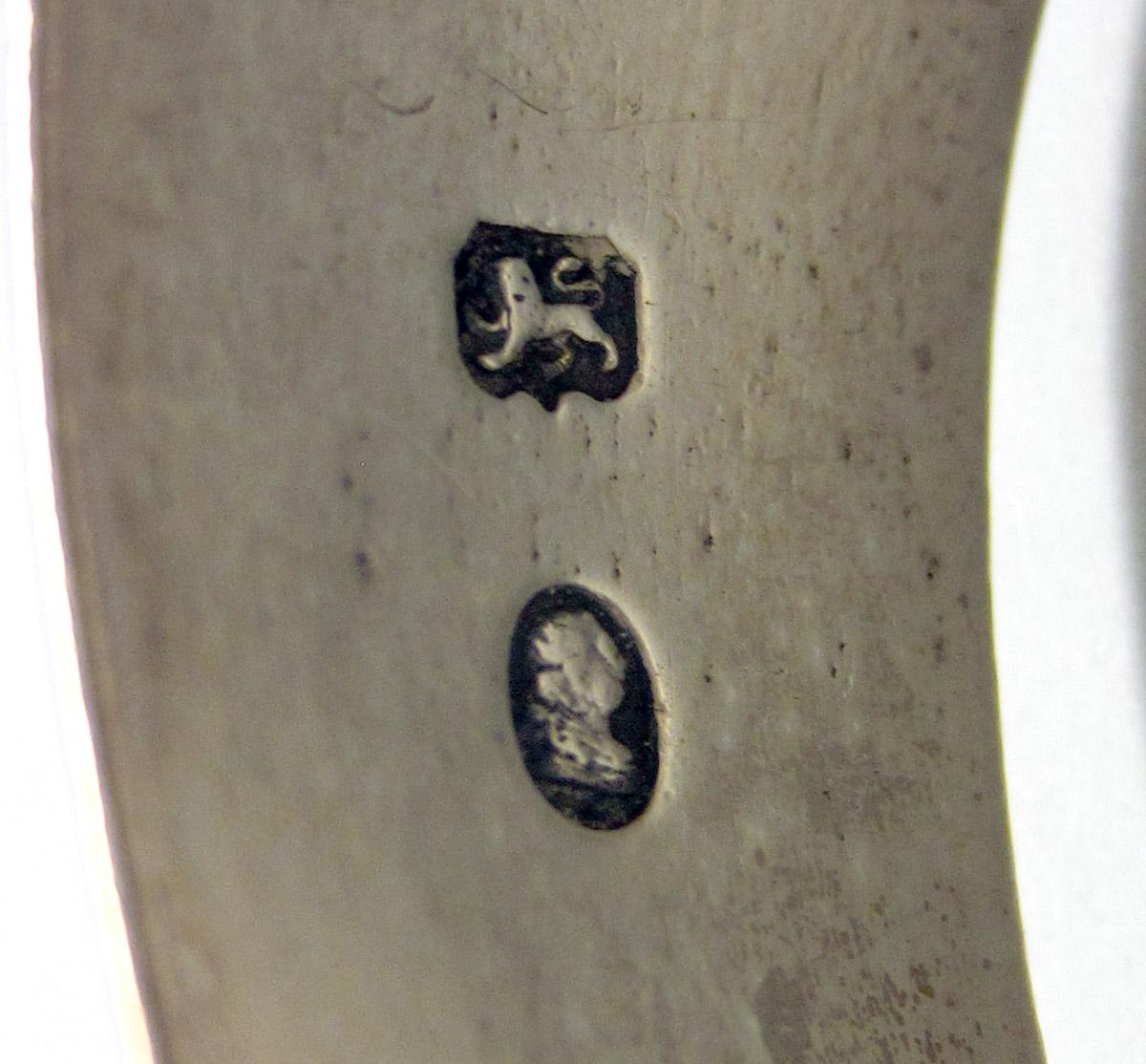 1972.0092 Silver Tongs mark 1
