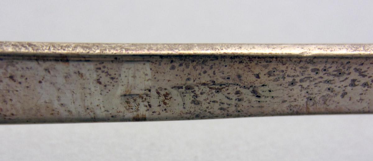 1972.0092 Silver Tongs mark 3