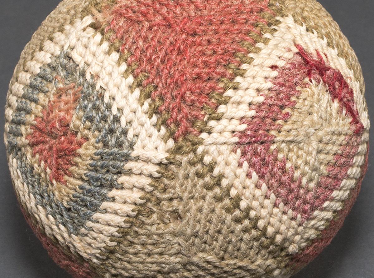 1952.0283.003 Toy Ball, View 3 Detail