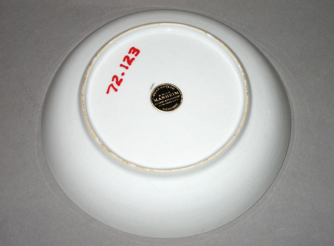 1972.0123 Saucer underside