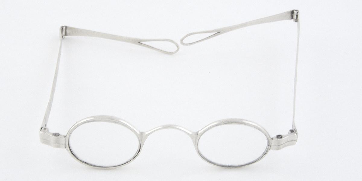1972.0136 A Spectacles, view 2