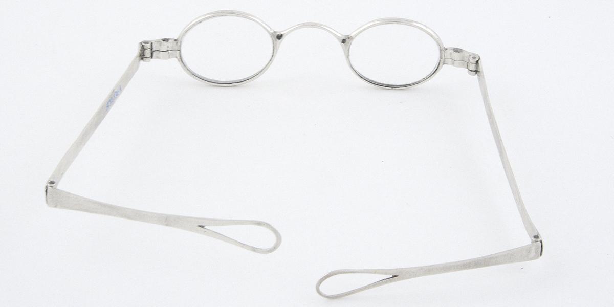 1972.0136 A Spectacles, view 3